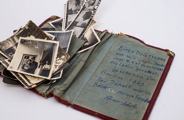 Brieftasche von Elmar Scholz mit Inschrift und persönlichen Fotografien